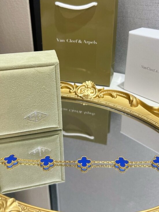 Van Cleef & Arpels Alhambra Bracelet • Gold Blue Agate - Picture 4 of 11